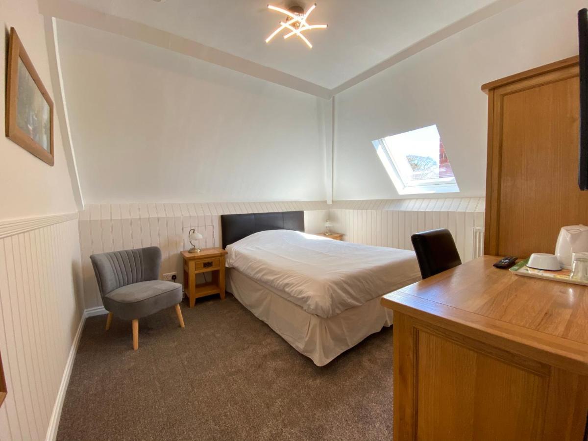 Fairlawns Guest house 3*