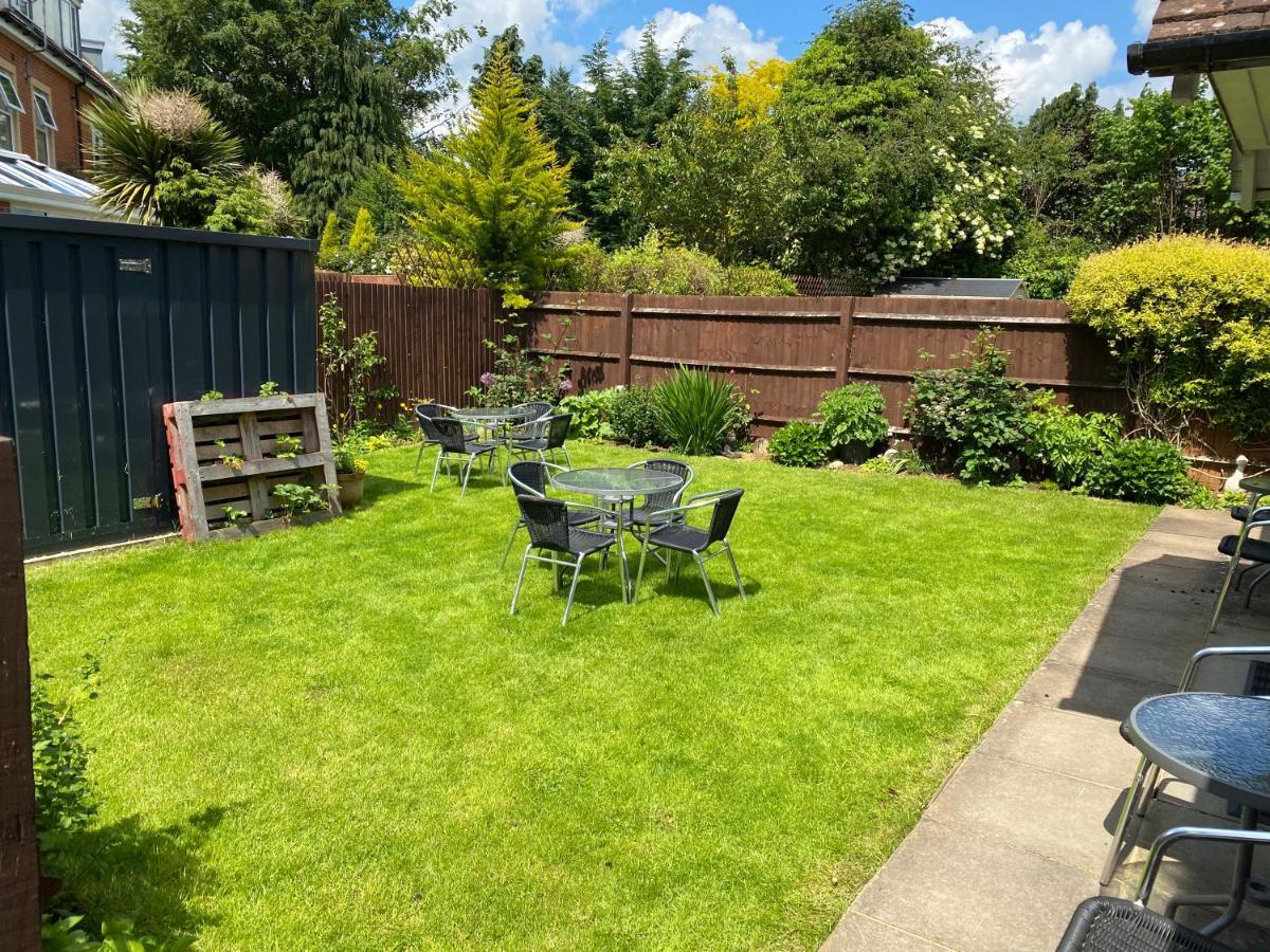 Fairlawns Guest house 3*