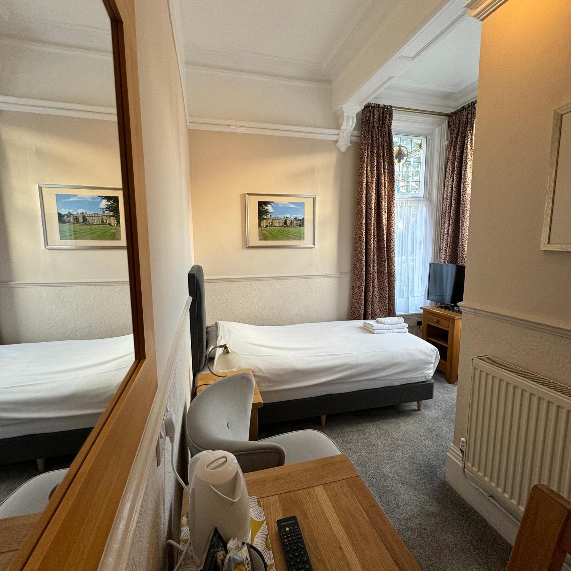 Fairlawns Guest house 3*
