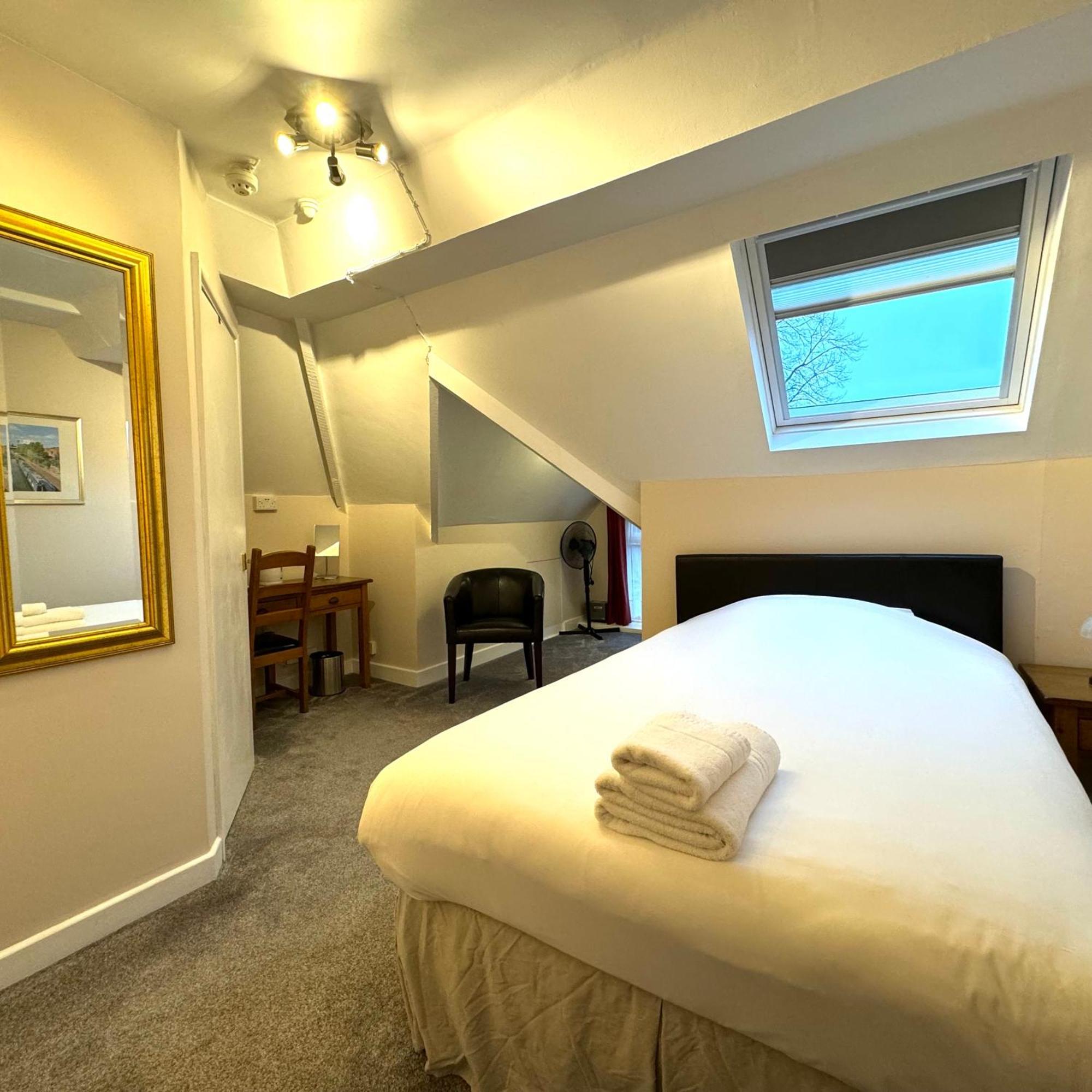 Fairlawns Guest house 3*